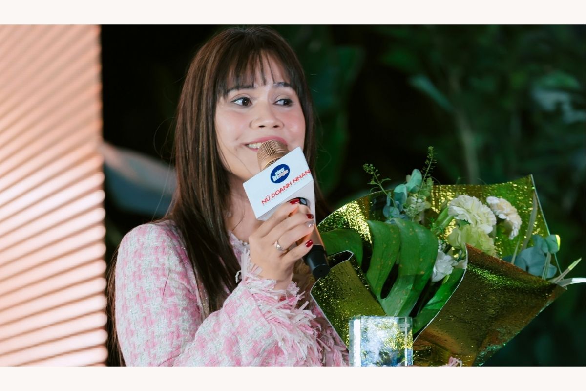 Bà Trần Hoàng Phú Xuân - CEO Faslink phát biểu sau khi nhận giải thưởng "The NEXT Eco-Friendly Brand" tại NEXT Awards 2024