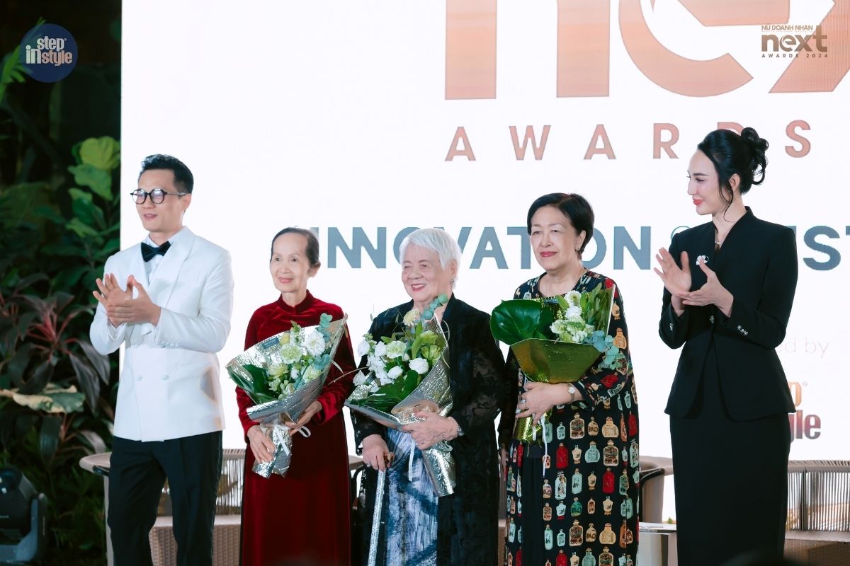 Hình ảnh các chuyên gia được trao bông tại NEXT Awards 2024