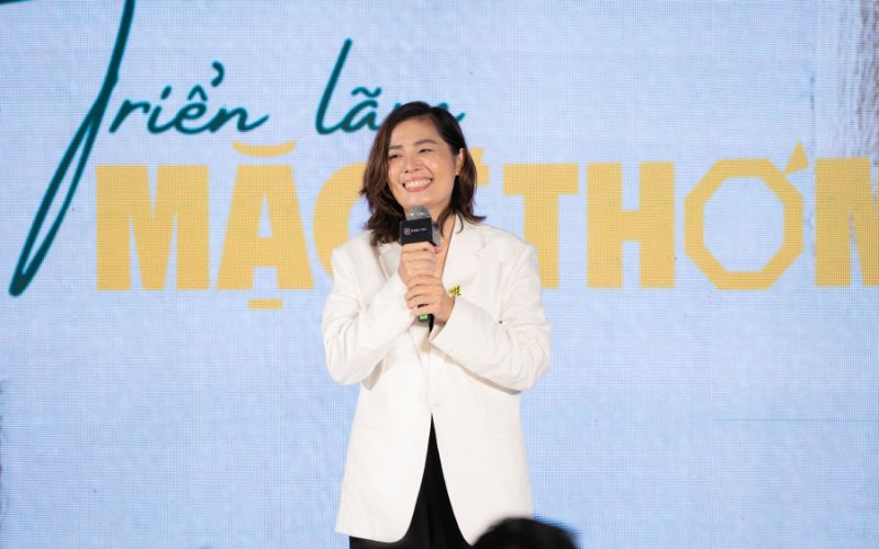 Chị Bích Diền có chia sẻ trong buổi ra mắt vải sợi dứa PINALINA